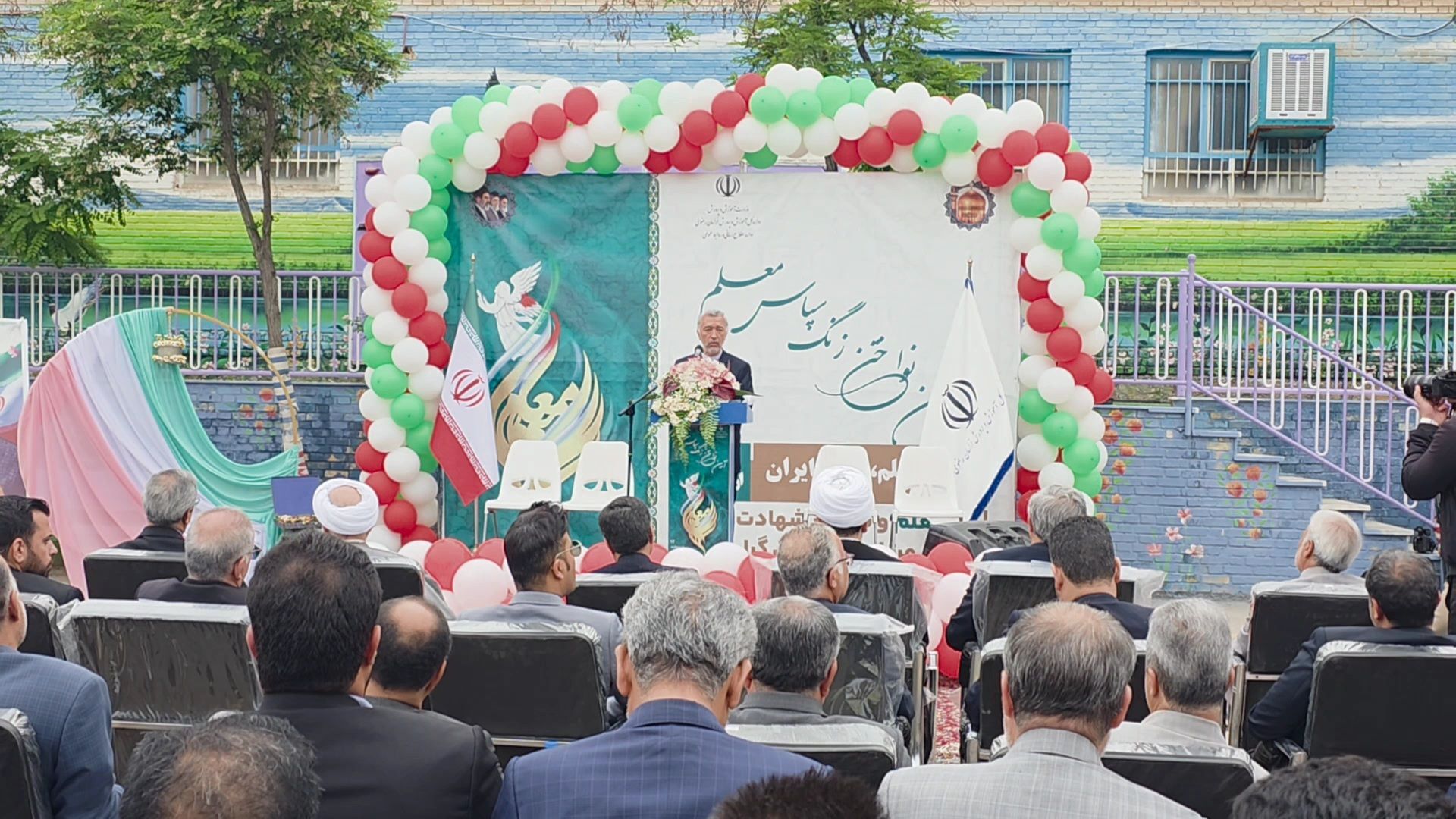 معلمان راویان هویت اسلامی و تمدن ایران هستند
