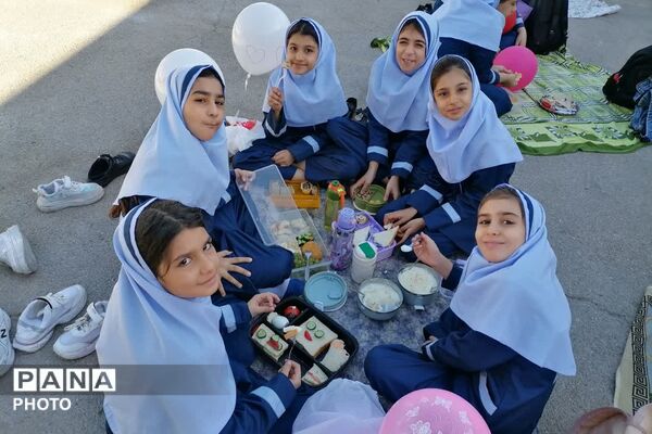 صبحانه سلامت در دبستان شهدای ارتش ناحیه چهار شیراز