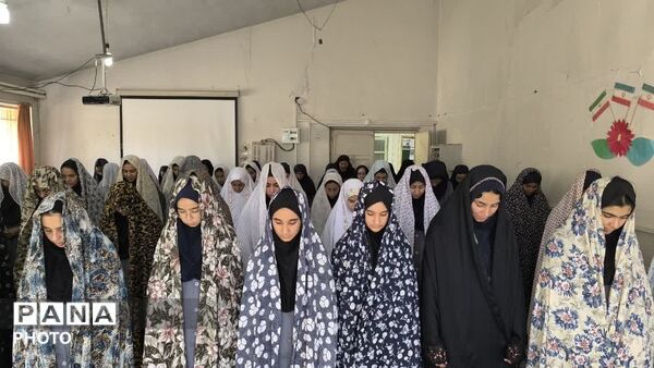 زنگ مهر در دبیرستان دخترانه ام‌البنین منطقه بیرانشهر
