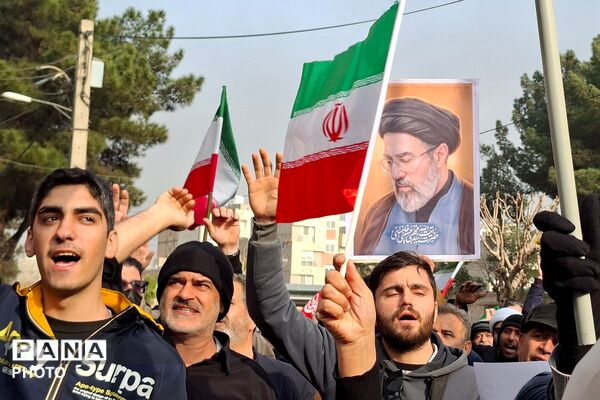 بیعت مردم قرچک با سومین رهبر نظام مقدس جمهوری اسلامی ایران