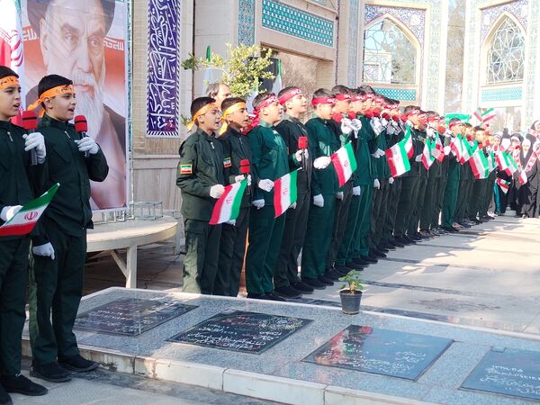 آغاز مراسم دهه فجر با شعار  «حضور تا ظهور» در گلزار شهدای سبزوار
