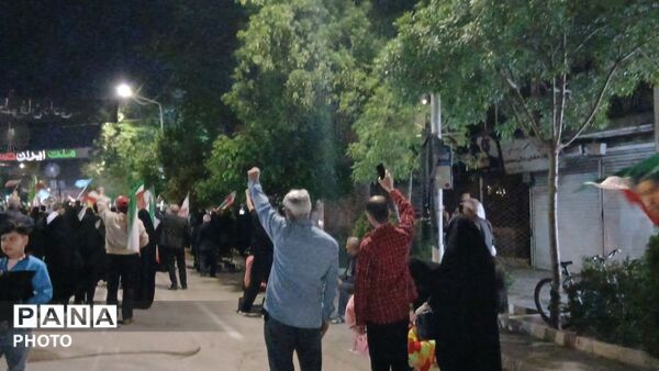 مشت ها بر فراز آسمان نیشابور نمایان شد 