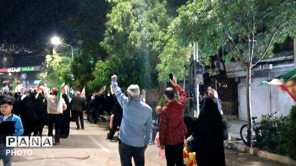 مشت ها بر فراز آسمان نیشابور نمایان شد 