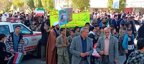 برگزاری راهپیمایی ۱۳ آبان روز دانش‌آموز در شهرستان فیروزکوه 