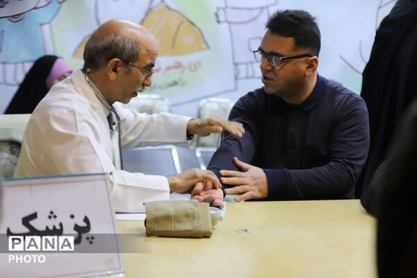 حضور مدیرکل آموزش و پرورش آذربایجان شرقی در هشتادوهشتمین تجمع شبانه‌روزی میدان ساعت
