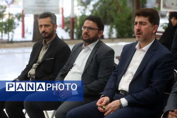 آیین غبارروبی مزار شهدا با حضور اصحاب رسانه در قم