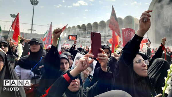 تجدید میثاق با آرمان‌های انقلاب، تهران در سوگِ رهبر شهید یکپارچه سیاه پوش شد