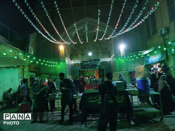 خدمت‌رسانی بی‌وقفه چایخانه حضرت زهرا (س)  نیشابور