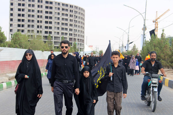 جلوه‌هایی از پیاده‌روی جاماندگان اربعین حسینی(ع) در قم