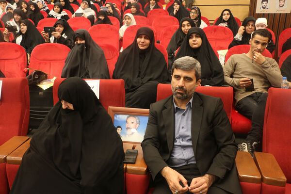 آیین رونمایی از کتاب مربیان شهید قم