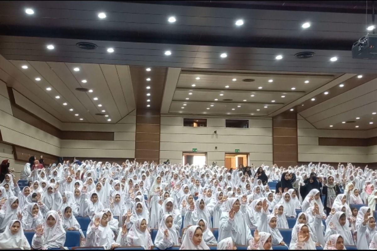 جشن تکلیف دانش‌آموزان دختر مدرسه دکتر علی شریعتی شهریار