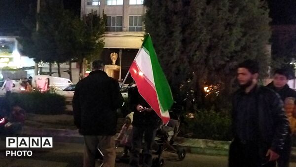 تا پای جان پای رهبرمون هستیم 