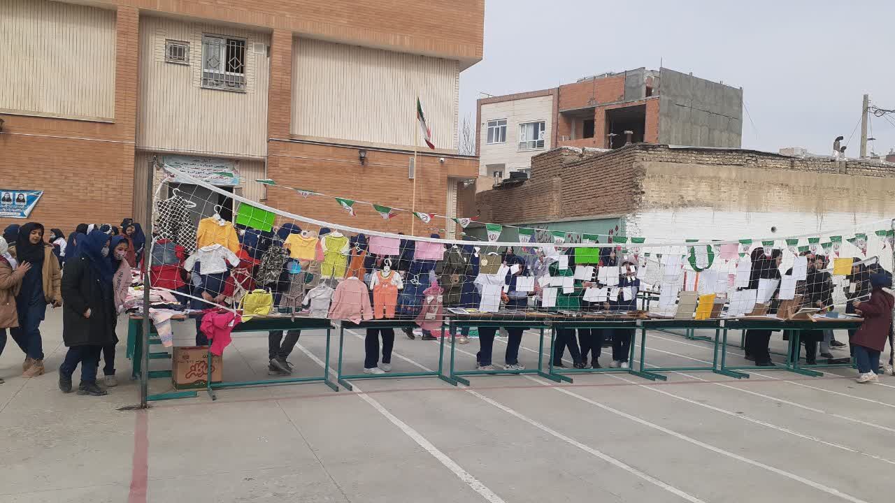 نمایشگاه دست‌ساخته‌های ورزشی و چالش عکس و لباس دوران کودکی و دلنوشته در مدرسه دخترانه ضحی ۲ شیروان