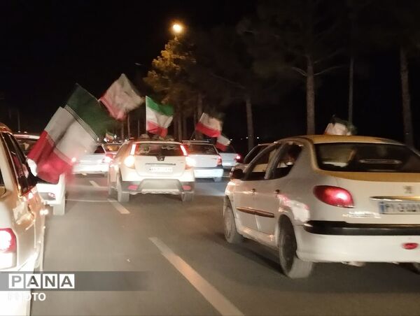 رژه ماشینی مردم کاشمر برای دفاع از میهن و بیعت با رهبر انقلاب