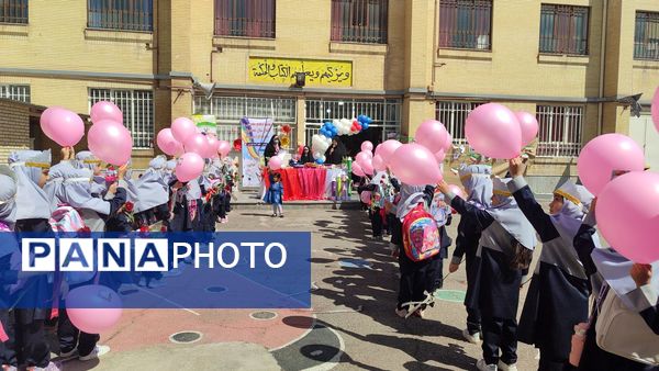 مراسم جشن شکوفه‌‎ها در دبستان شاهد حاج تقی آقا بزرگ مشهد 