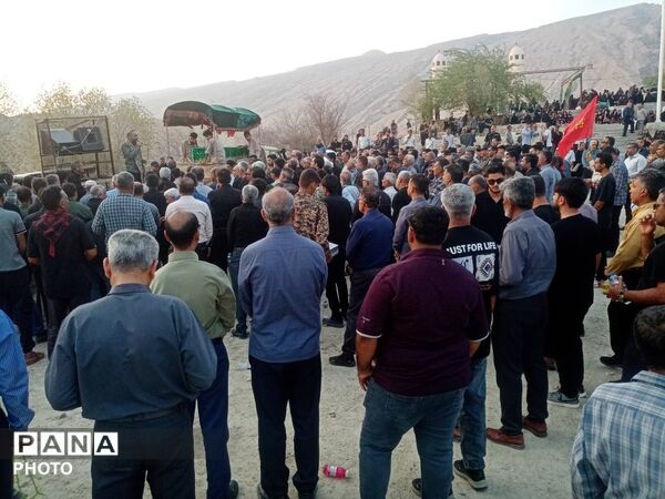 خاک سپاری پیکر شهید حمید عوض‌زاده در روستای خورخوروست فین