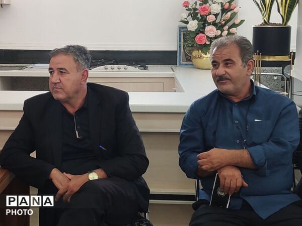 نشست نماینده ملکان و لیلان با اصحاب رسانه به مناسبت روز خبرنگار با حضور دانش‌آموز خبرنگاران پانا
