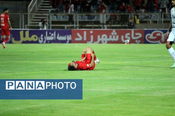 برد شیرین تراکتور در خانه مقابل آلمینیوم اراک