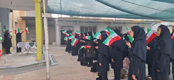آیین بازگشایی مدارس و استقبال از دانش آموزان در دبیرستان فرزانگان دوره ی اول
