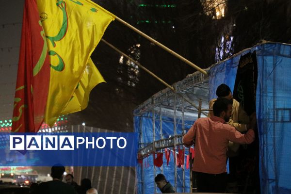 خیابان امام رضا(ع)  مشهد مملو از جمعیت در جشن باشکوه شب نیمه شعبان