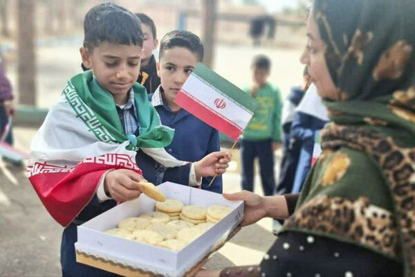 دهه فجر در دبستان‌های باران قشلاق معین‌آباد و شهدای قلعه‌سین پیشوا؛ کودکان روایتگر امید و همبستگی ملی
