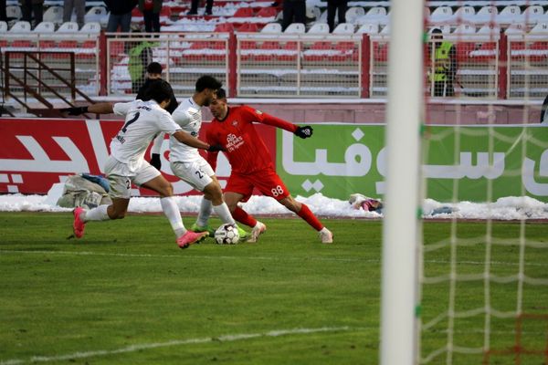 بازی تراکتور و ملوان در تبریز