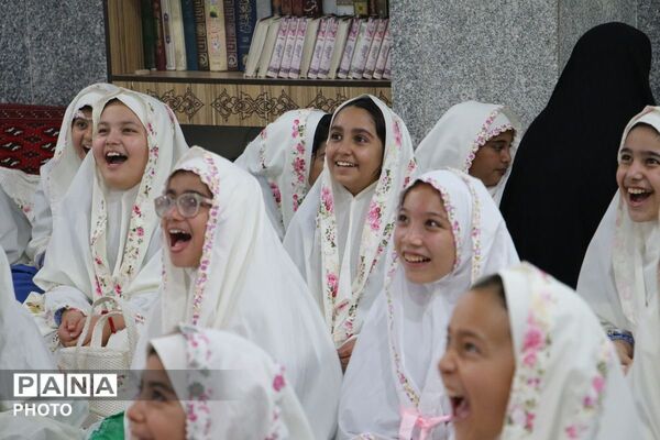 طنین بندگی در جشن تکلیف دانش‌آموزان دختر شهرستان قرچک