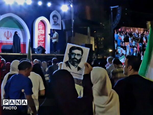 میدان انقلاب؛ جغرافیای همدلی در سایه سار نام میهن