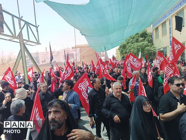 برپایی موکب‌ «جاماندگان عشاق الحسین» سازمان دانش‌آموزی یزد در نجف‌آباد