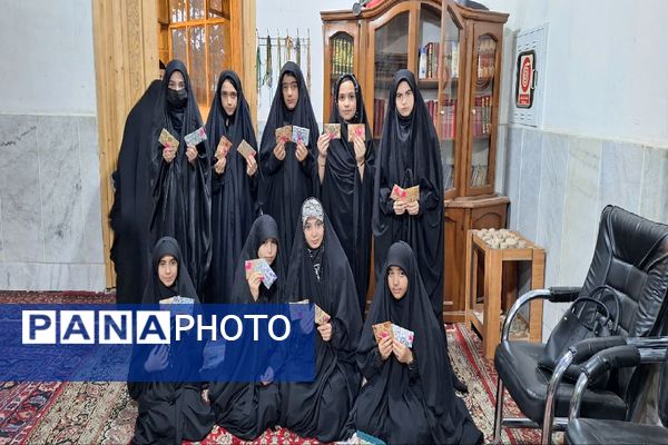 توزیع پاکت‌های امر به معروف و نهی از منکر در دبیرستان دخترانه دلیری
