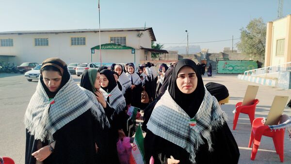 اعزام ۴۰ دانش‌آموز دختر لنده‌ای به مناطق عملیاتی جنوب کشور