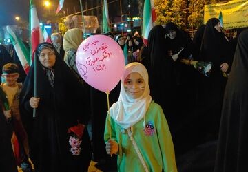 تا نابودی کامل آمریکا و رژیم صهیونیستی در خیابان می‌مانیم