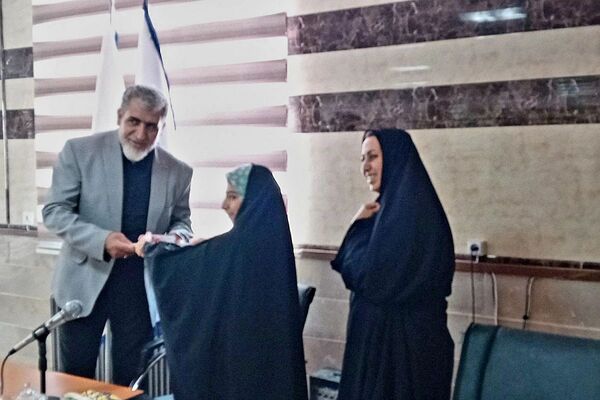 تقدیر از دانش‌آموز خبرنگاران فعال پانا در مراسم روز خبرنگار در شهرستان فیروزکوه