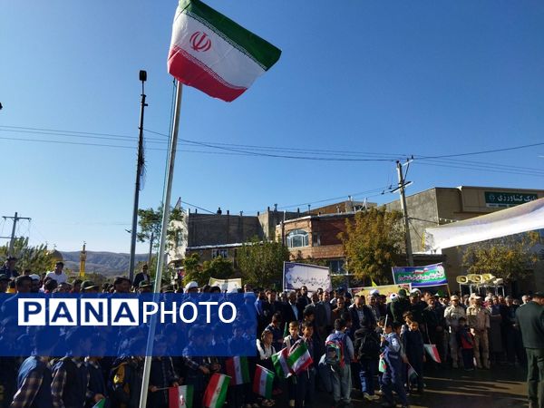 حضور پرشور مردم راز در راهپیمایی یوم‌الله ۱۳ آبان