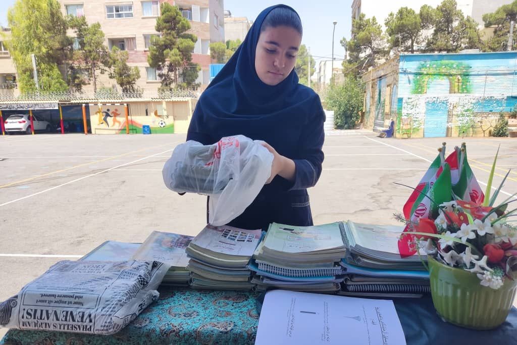 کاغذ مهربانی در دبیرستان دخترانه گراشی