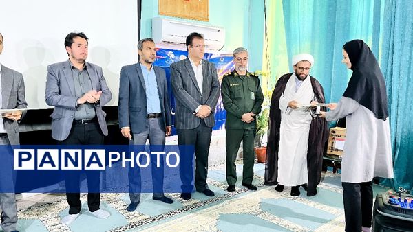 مراسم بزرگداشت مقام معلم در جزیره هرمز