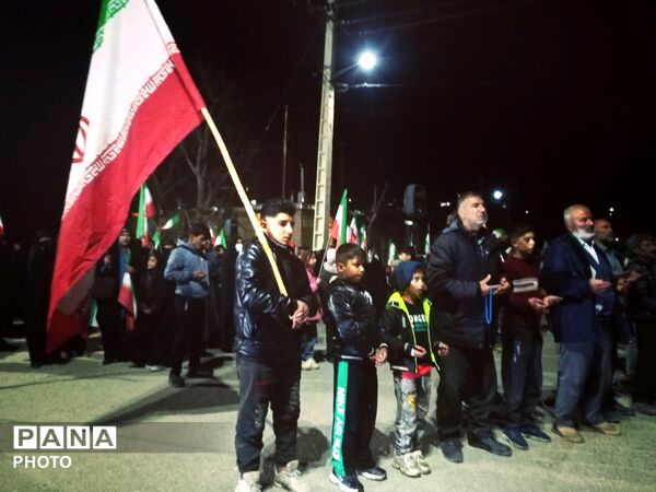 تجمع شبانه مردم ولایت مدار وانقلابی در حسینیه شهدای شهر بار