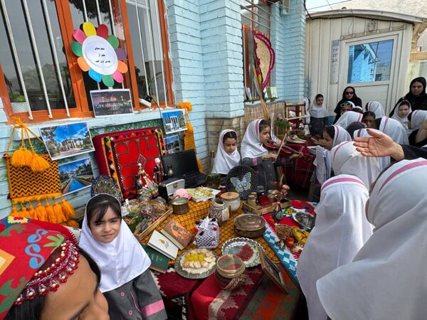 شناخت اقوام وفر هنگ‌های مختلف در دبستان نامجو 