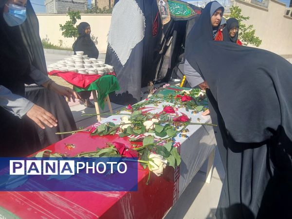 مراسم تشییع شهید گمنام در دبیرستان فرزانگان میناب