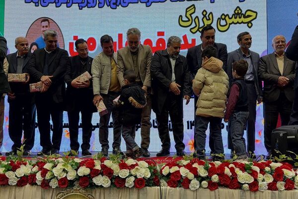 جشن روز پدر در سالن گلعباسی ورامین ؛ حضوریک هزار نفر از  پدران دانش آموزان گل‌های نمونه
