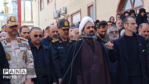 شهید عالی بر دوش هم استانی های خود تشیع شد 