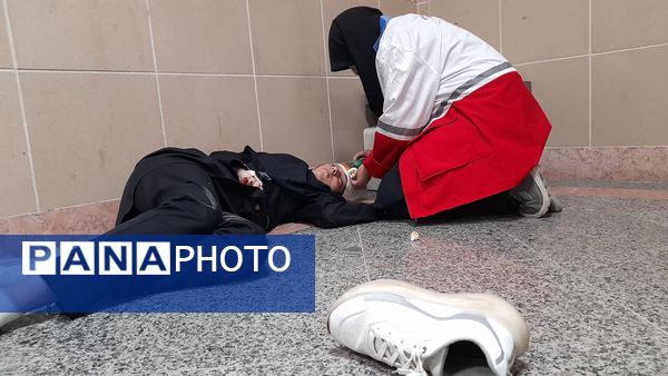 بیست و ششمین مانور سراسری زلزله و ایمنی در دبیرستان پروین اعتصامی ناحیه یک