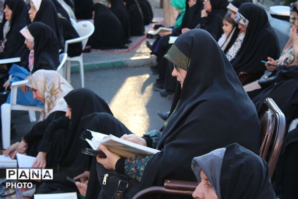 جمع خوانی دعای پرفیض عرفه در مسجد ثامن‌الحجج شاهین ویلا کرج