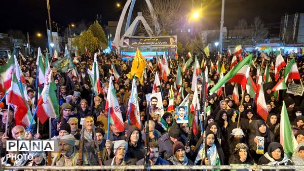 تجمع مردم دلفان امشب رنگ و بوی دیگری داشت