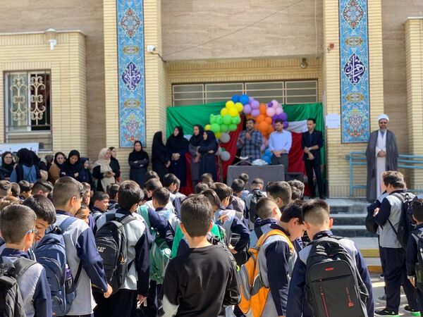 زنگ مهر و زنگ نماز دبستان معلم شهر آشخانه 