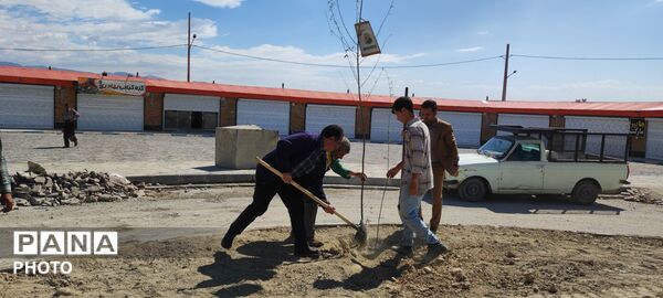 پویش کاشت نهال به یاد شهدای جنگ تحمیلی سوم در بوستان شهدای میناب شهرستان شیروان