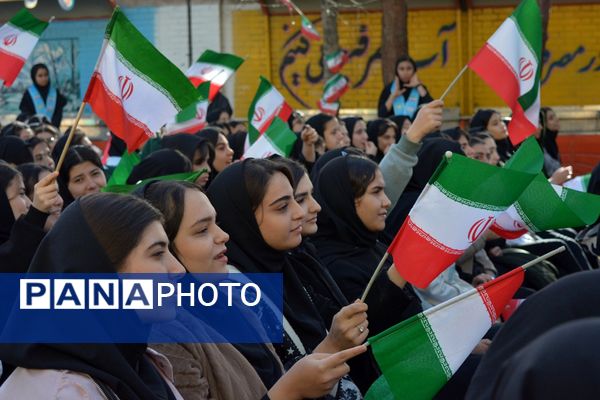 طنین زنگ انقلاب در بهارستان‌دو 