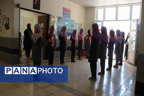 بازدید مدیر سازمان دانش‌آموزی استان و همکاران ستادی از مدارس تشکیلاتی زرند 