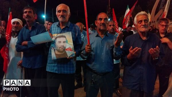 صد و پنجاه و سومین شب تجمعات «بیعت با رهبری» در نورآباد با تجدید میثاق و نماز استغاثه 