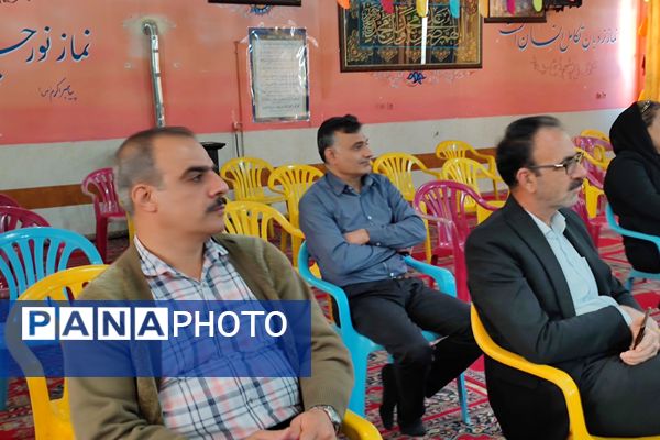 برگزاری جلسه آموزش خانواده در دبیرستان شاهد شهید قاسم سلیمانی